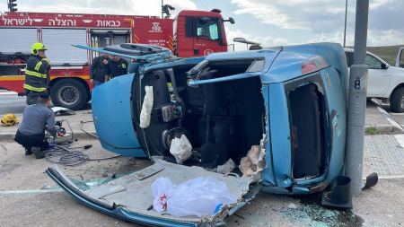 تخليص عالقين جراء حادث طرق بالقرب من كفار ادوميم